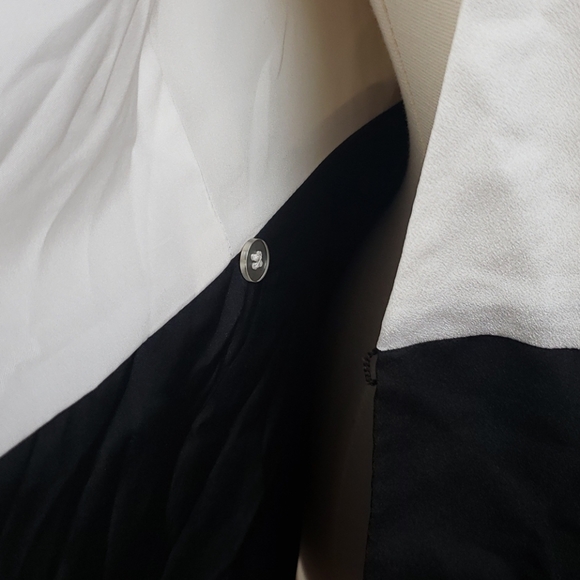 ❤️ SOLD ❤️ New York & Company blouse - Picture 9 of 9